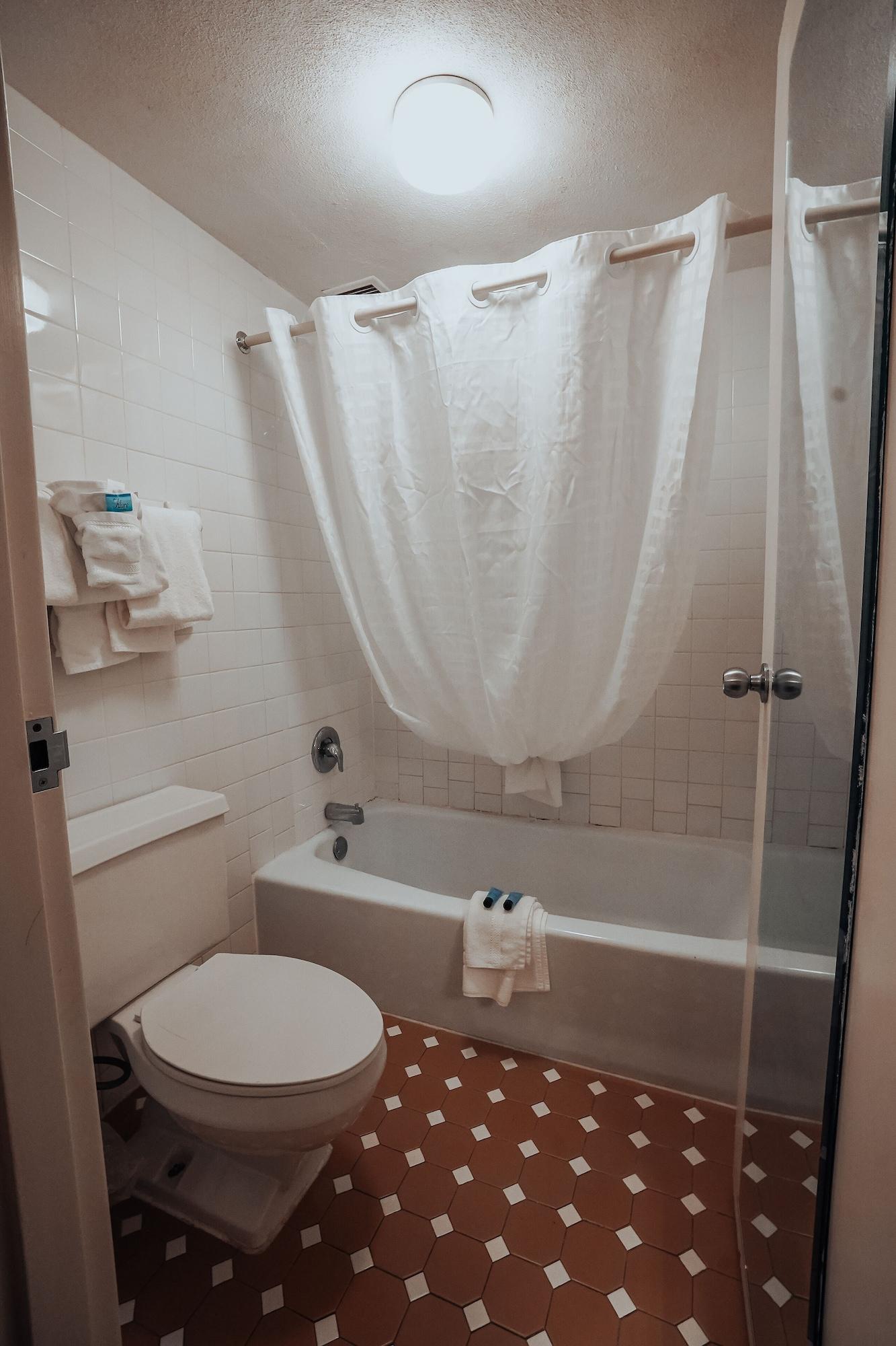 Lamplighter Inn And Suites - North Спрингфийлд Екстериор снимка
