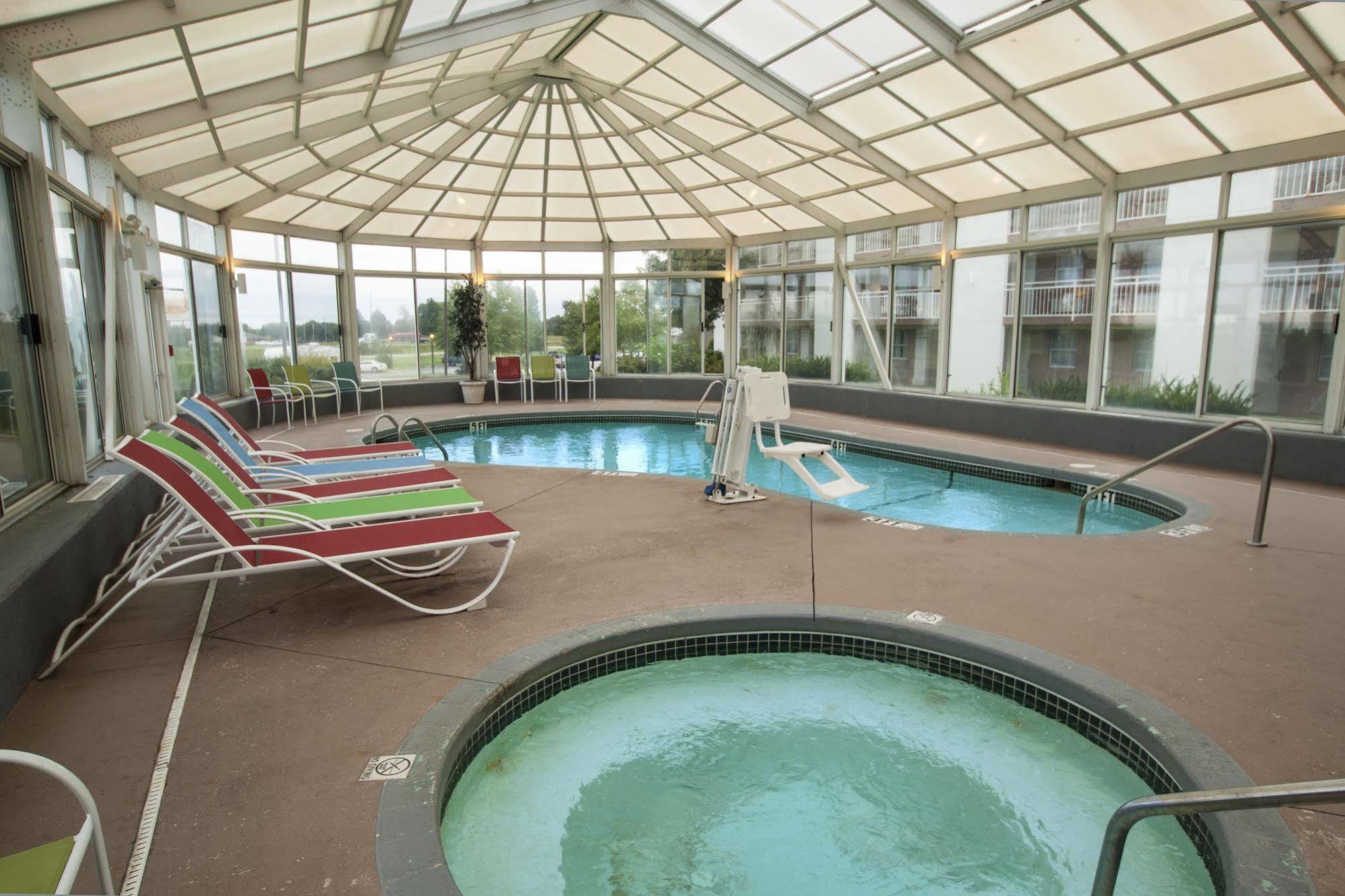 Lamplighter Inn And Suites - North Спрингфийлд Екстериор снимка