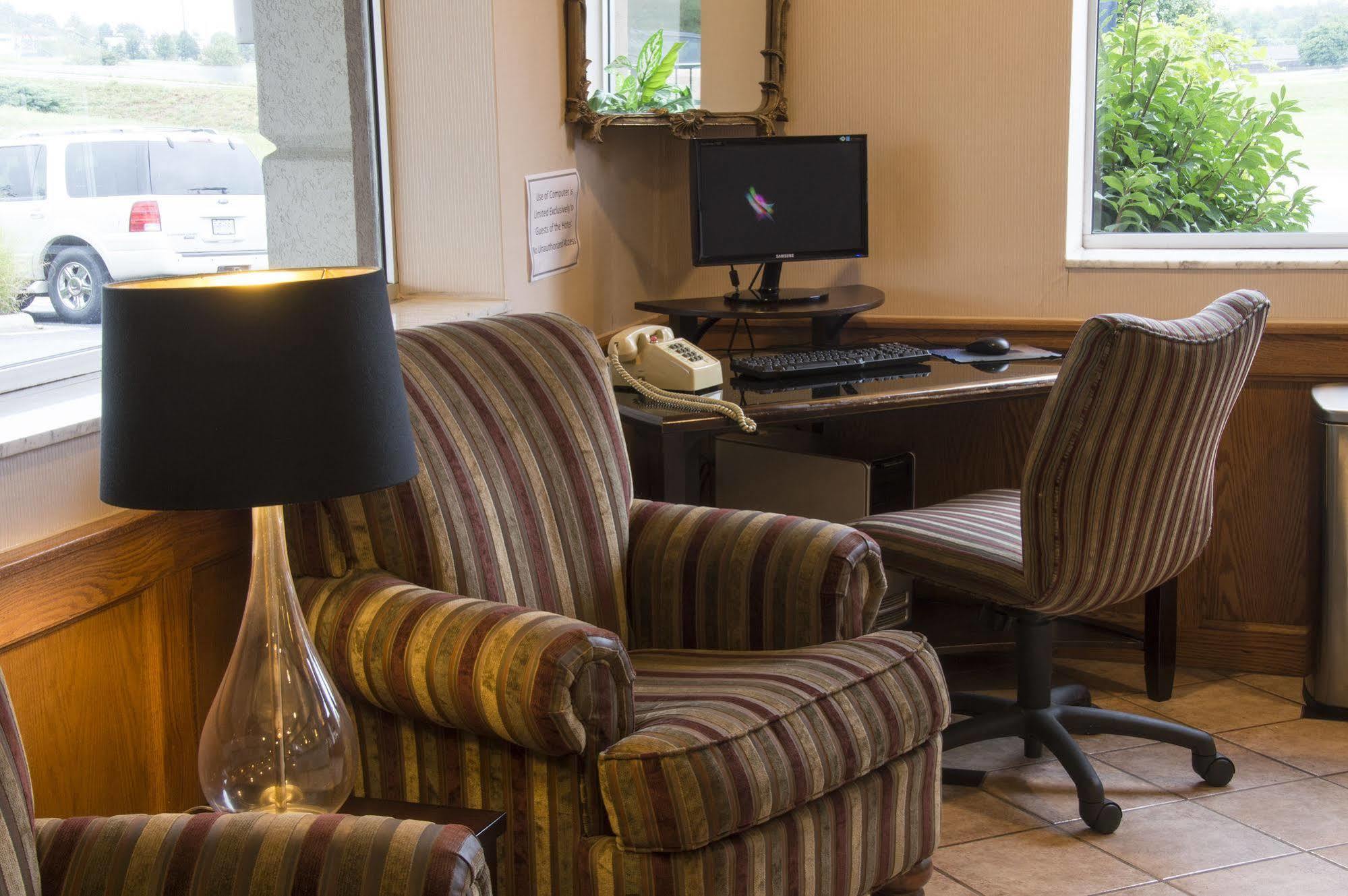 Lamplighter Inn And Suites - North Спрингфийлд Екстериор снимка