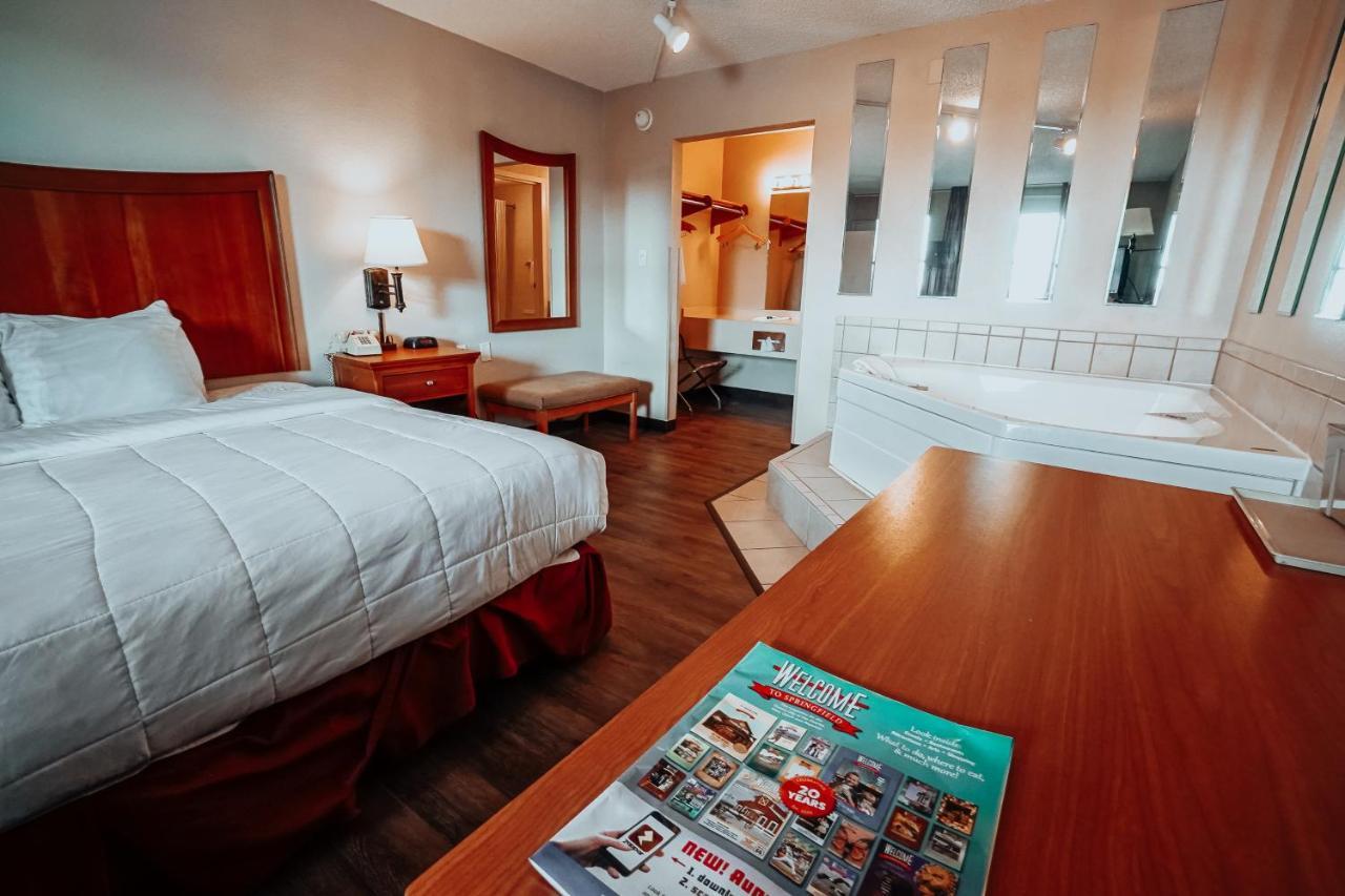 Lamplighter Inn And Suites - North Спрингфийлд Екстериор снимка