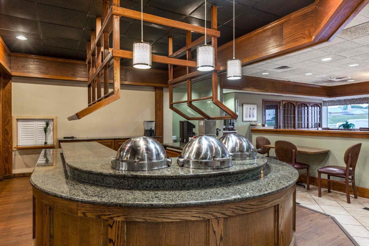Lamplighter Inn And Suites - North Спрингфийлд Екстериор снимка